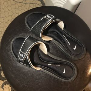 Nike slip on flip flops